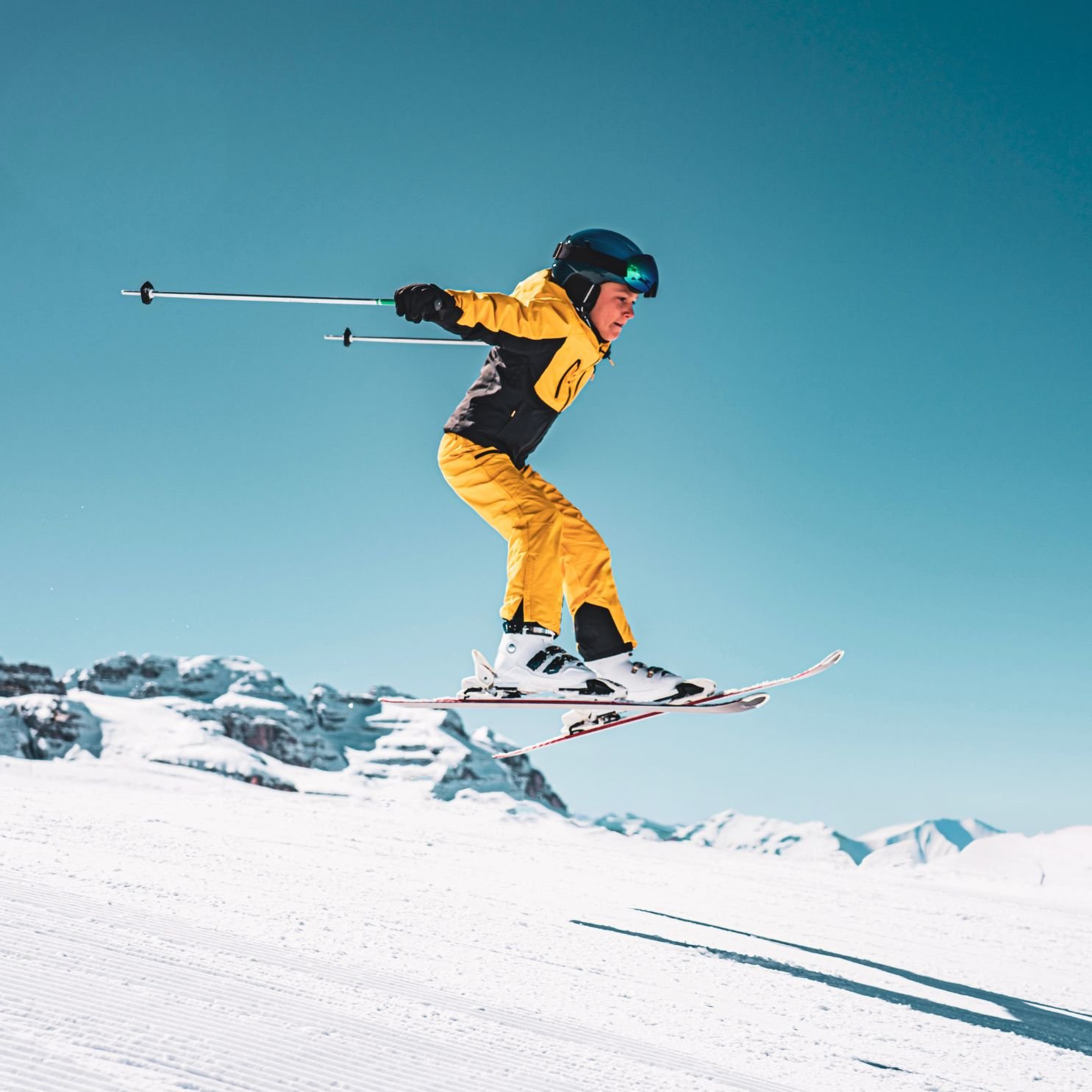 Common Skiing Knee Injuries and When You Should See a Knee Surgeon in London